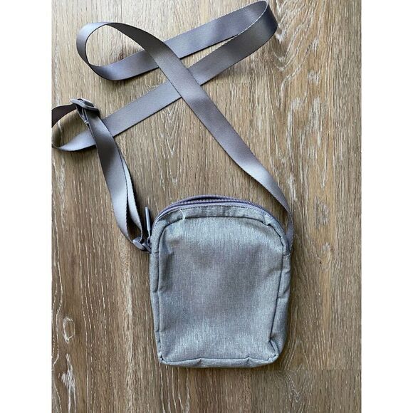 Vera Bradley Crossbody Purse - Picture 1 of 7